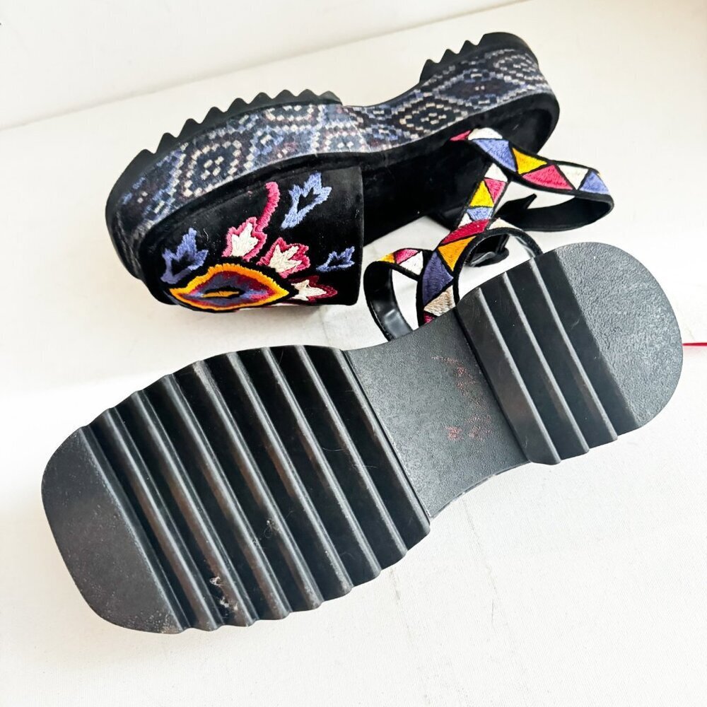 Farm Rio Embroidered Floral Platform Sandals 11 - Picture 9 of 10
